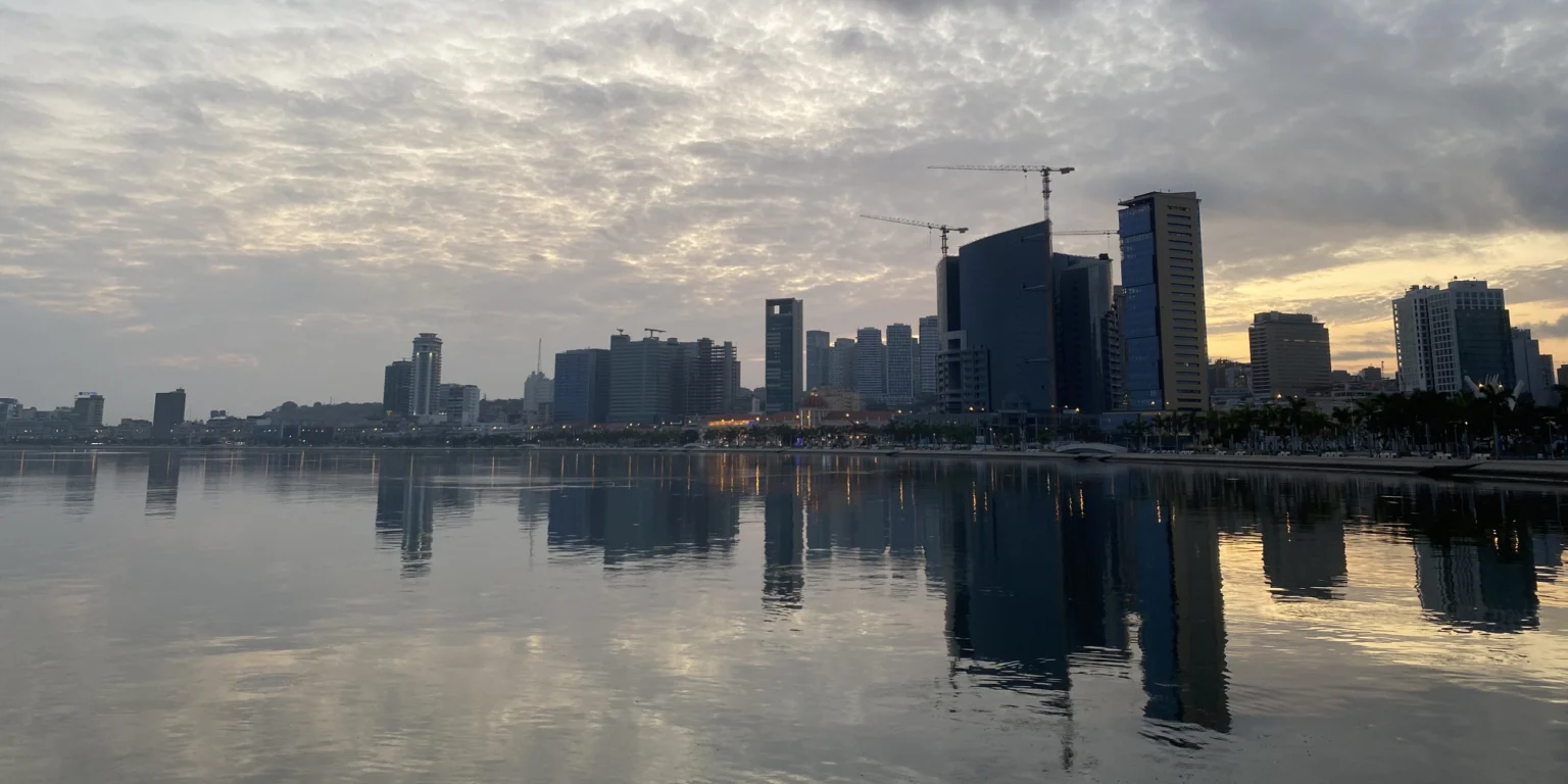 Viaje Grupal Angola Hermoso Paisaje Ciudad